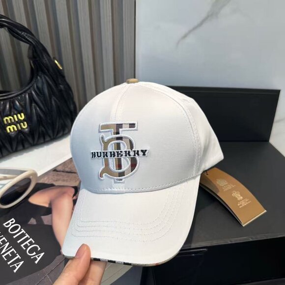 Burberry Off-Duty Baseball Cap - Adjustable Velcro Strap & Signature Logo - Picture 1 of 7